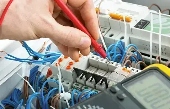 Professional electrician in Hayes
